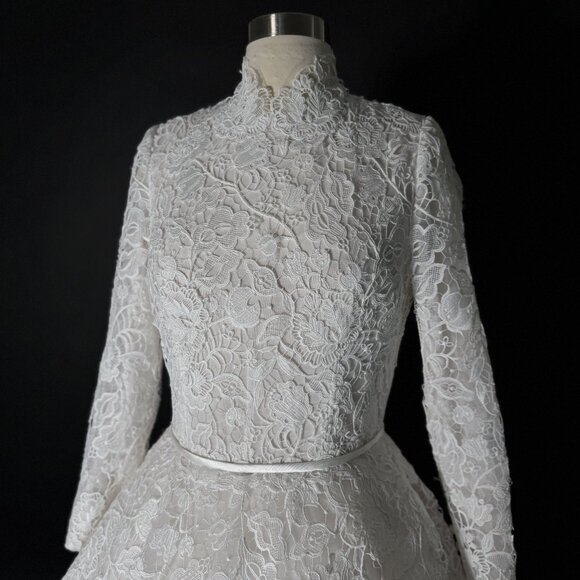 Preloved US6 Anna Augusta Modest Style Guipure Lace Bridal Gown - Picture 2 of 8